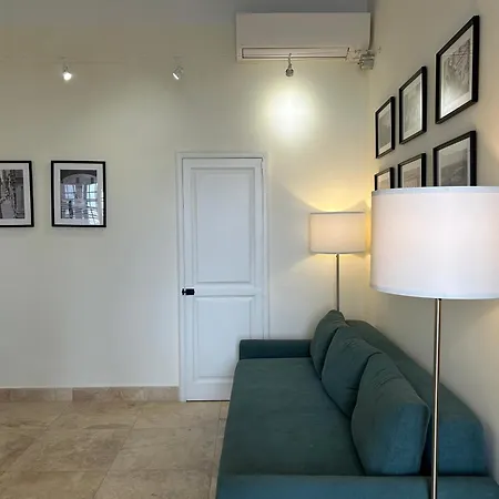Prestigious Pied A Terre Wignacourt With Views Διαμέρισμα *