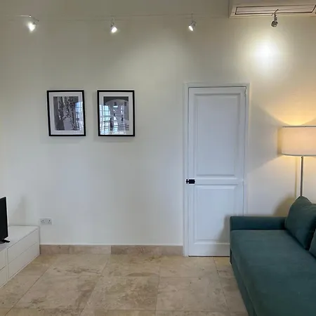 Prestigious Pied A Terre Wignacourt With Views * Valletta