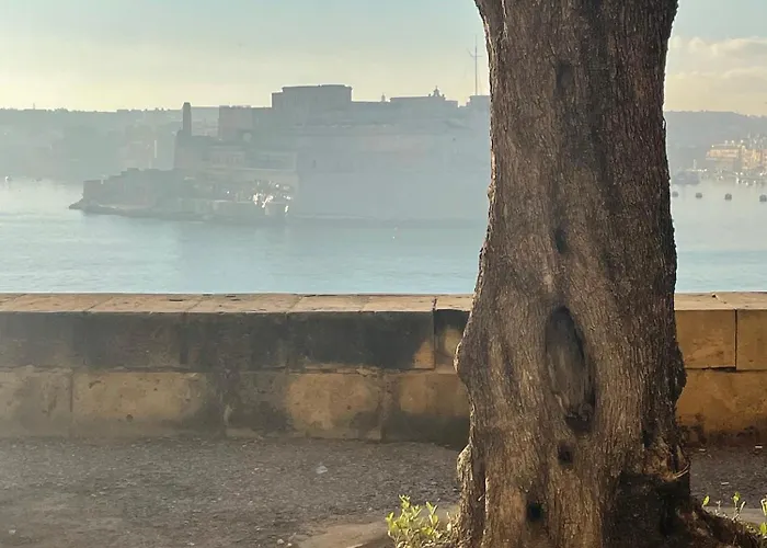 Prestigious Pied A Terre Wignacourt With Views Valletta