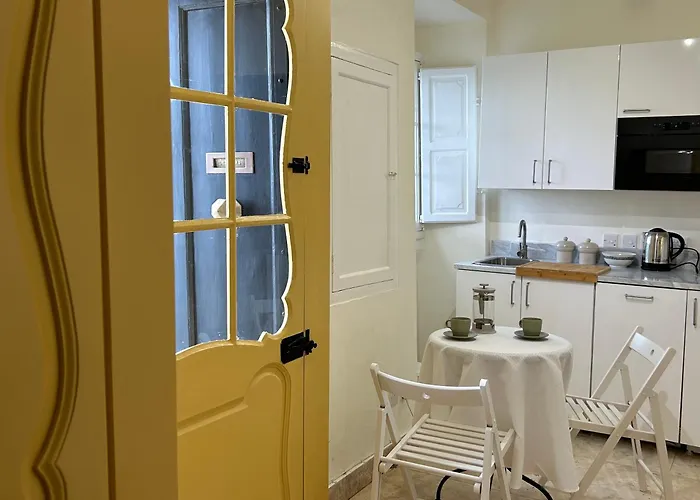 Prestigious Pied A Terre Wignacourt With Views * Valletta