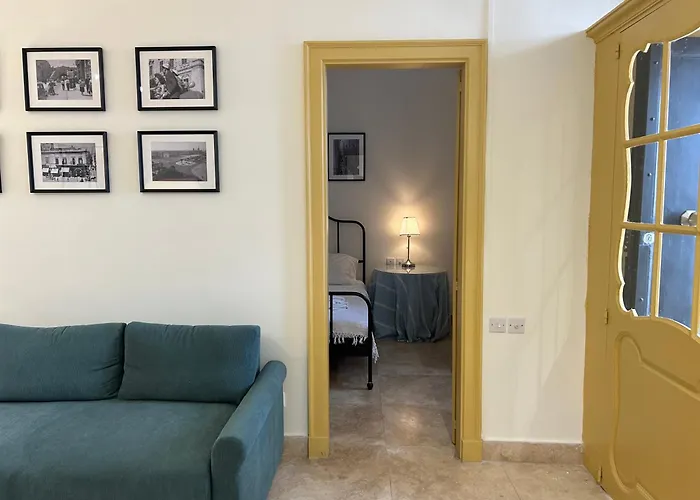 Prestigious Pied A Terre Wignacourt With Views