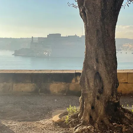 Prestigious Pied A Terre Wignacourt With Views Valletta