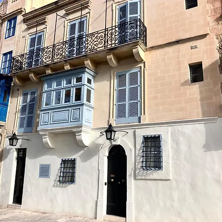 Prestigious Pied A Terre Wignacourt With Views Valletta
